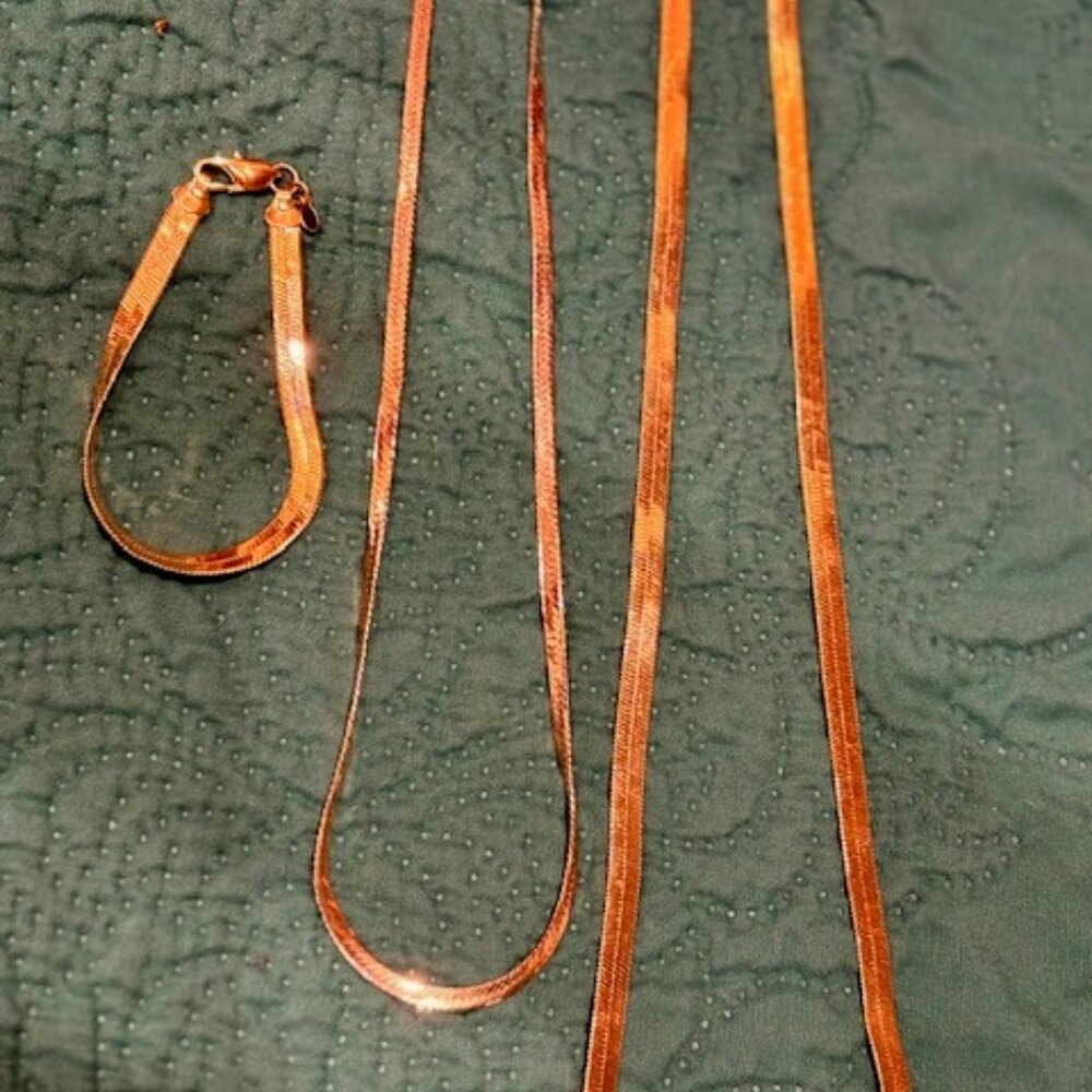 Necklace and bracelet set
